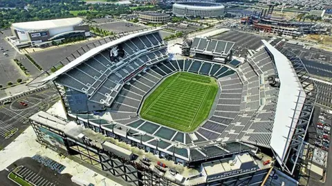 “英超：埃弗顿主场对曼联握手言和，连续两场定位球均战平”